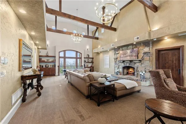 $1,900,000 | 2343 North 600 Road, Edgerton, KS 66021
