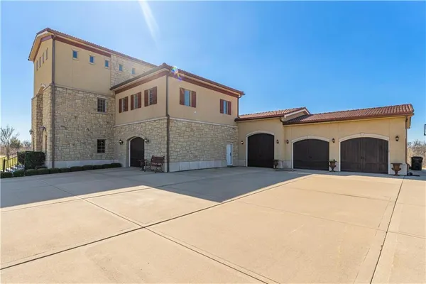 $1,900,000 | 2343 North 600 Road, Edgerton, KS 66021