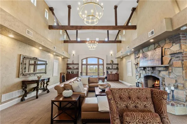 $1,900,000 | 2343 North 600 Road, Edgerton, KS 66021