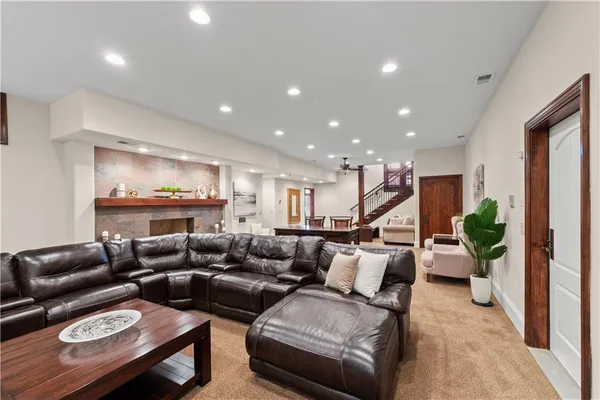 $1,900,000 | 2343 North 600 Road, Edgerton, KS 66021