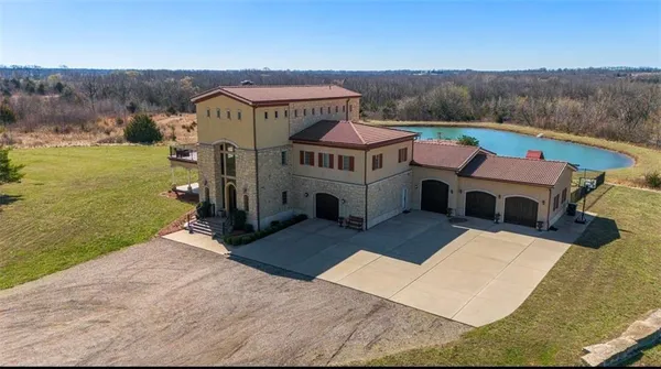 $1,900,000 | 2343 North 600 Road, Edgerton, KS 66021