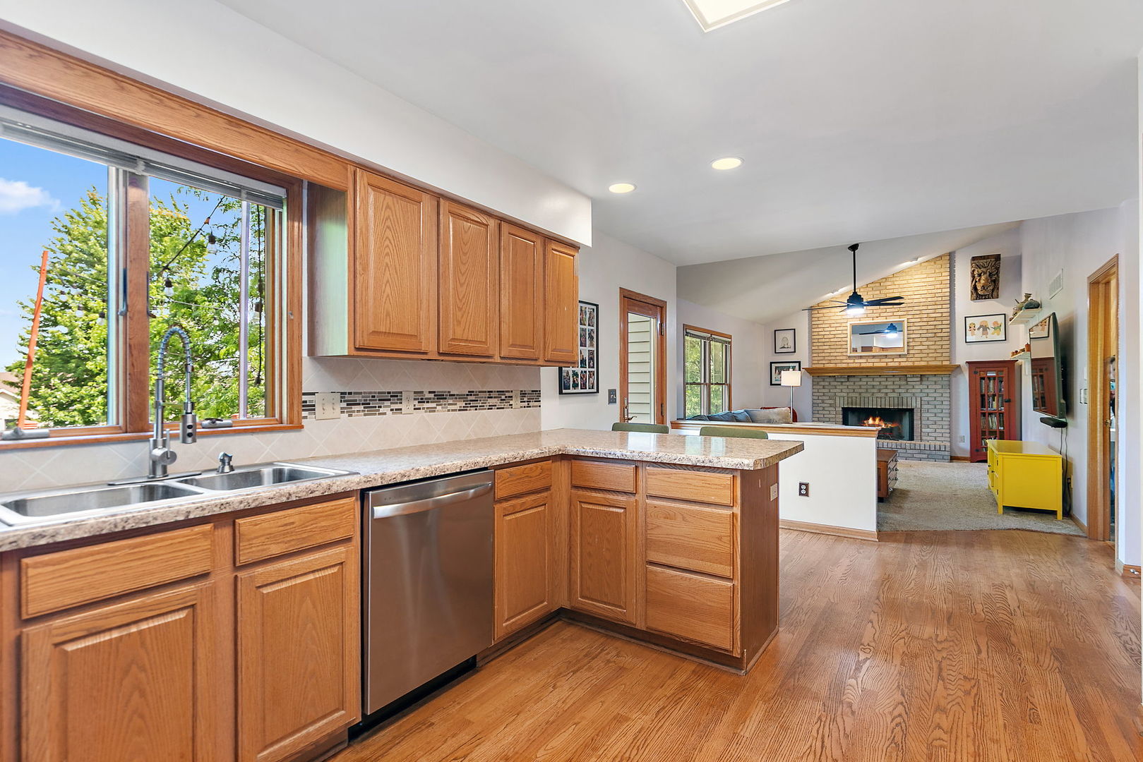 924 Locust Street Sycamore, IL 60178 - Photo 8 of 43
