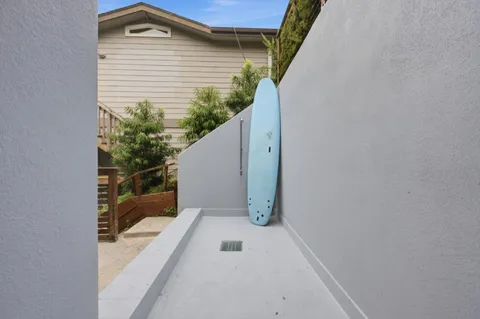 a view of entryway with microwave