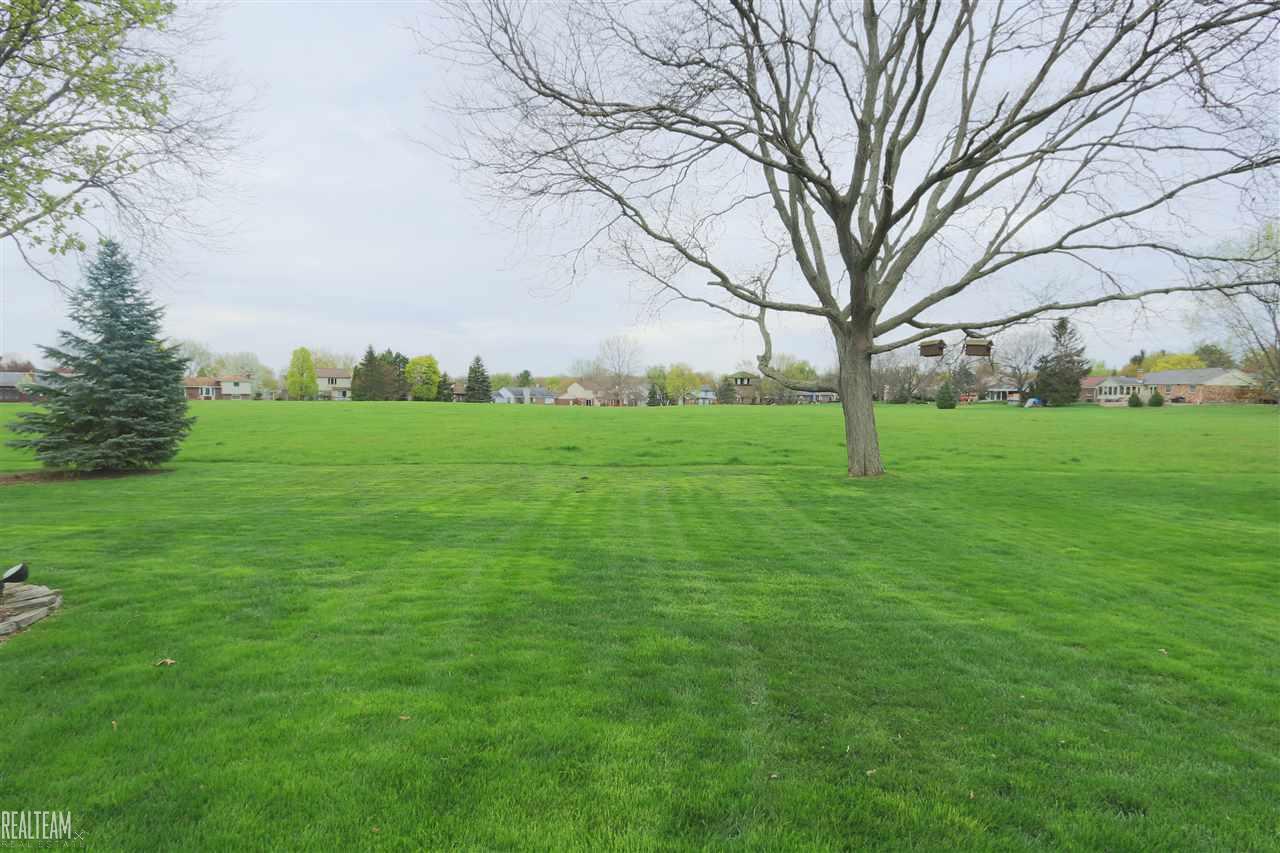 639 Lockport Road Rochester, MI 48307 - Photo 27 of 30 31318466-26.JPG