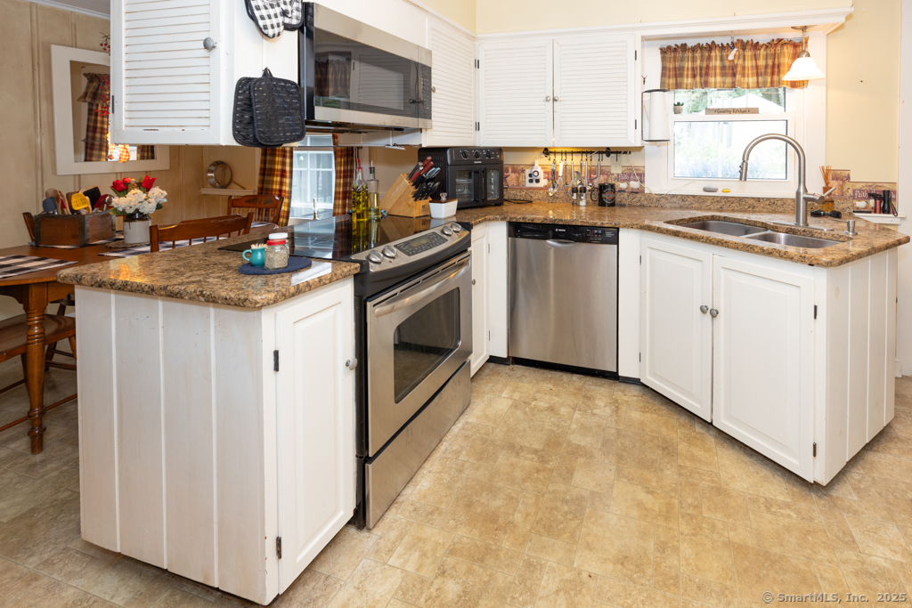 46 Hemlock Drive Deep River, CT 06417 - Photo 12 of 40