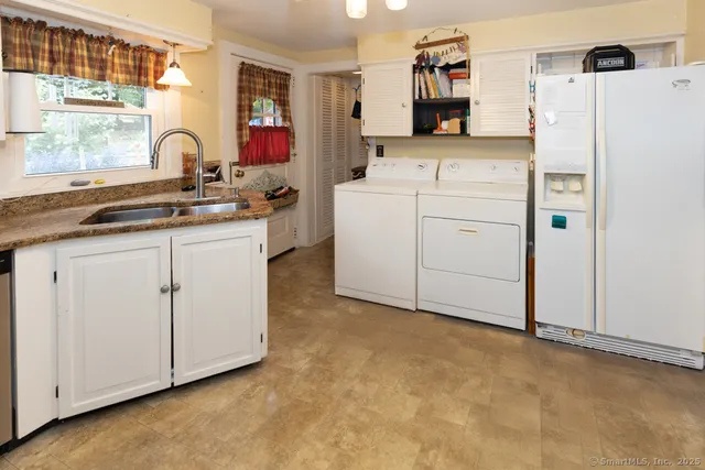 $419,900 | 46 Hemlock Drive, Deep River, CT 06417