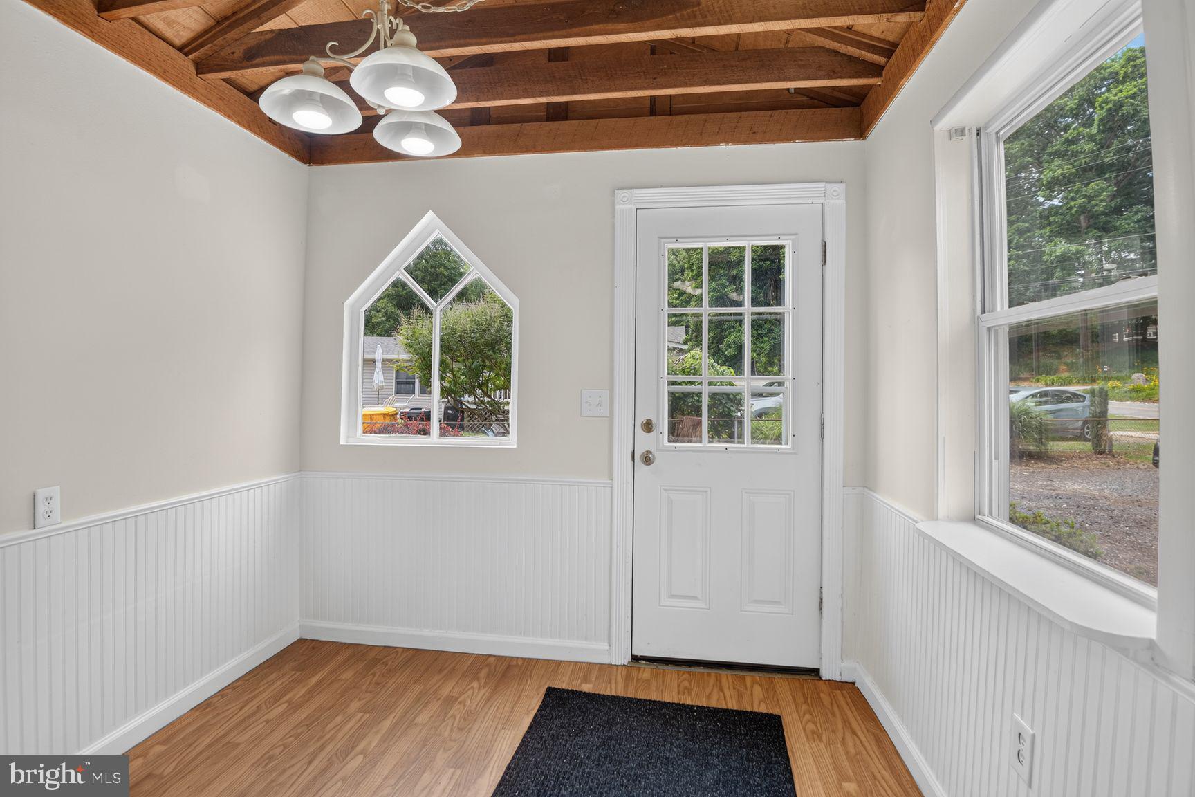303 Holly Road Edgewater, MD 21037 - Photo 3 of 26 Living