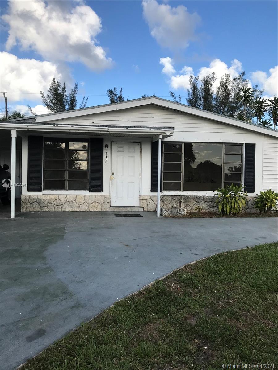 1200 Avenue R Riviera Beach, FL 33404 - Photo 1 of 18 Gallery Image 1