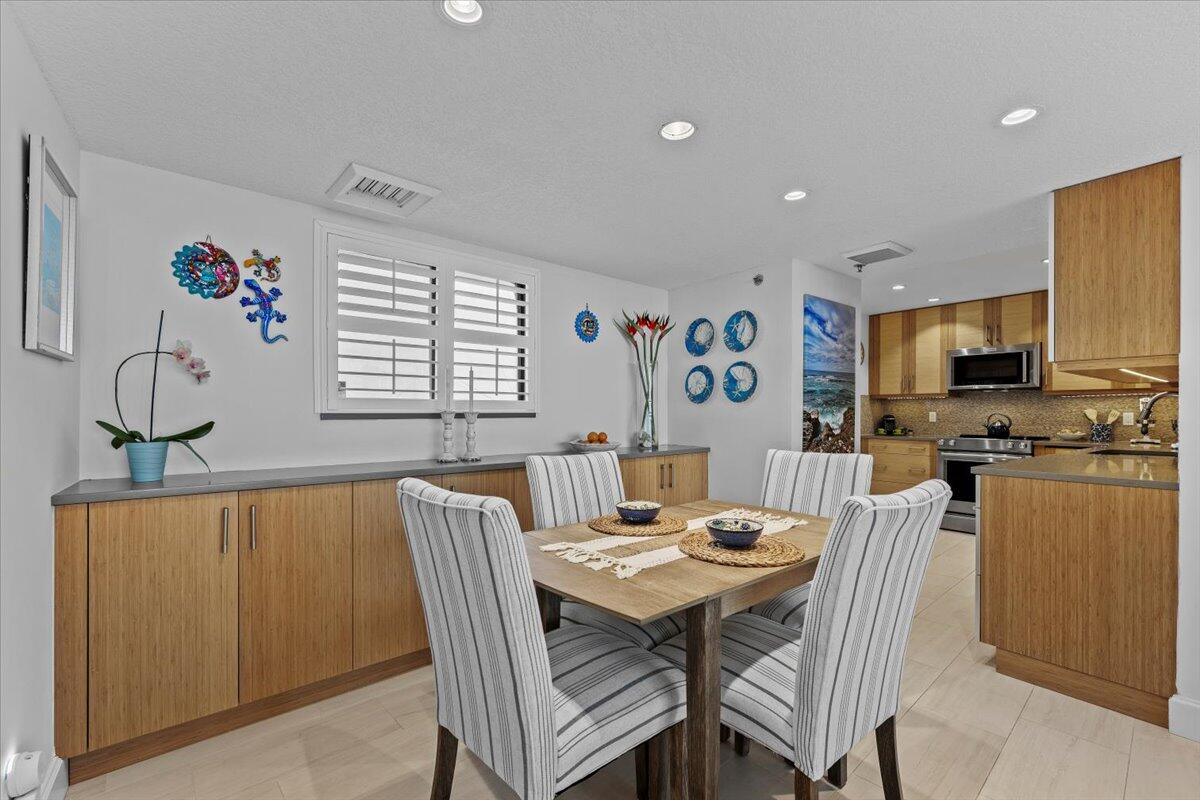 200 Ocean Trail Way, Unit 604 Jupiter, FL 33477 - Photo 8 of 44 Separate Windowed Dining Area