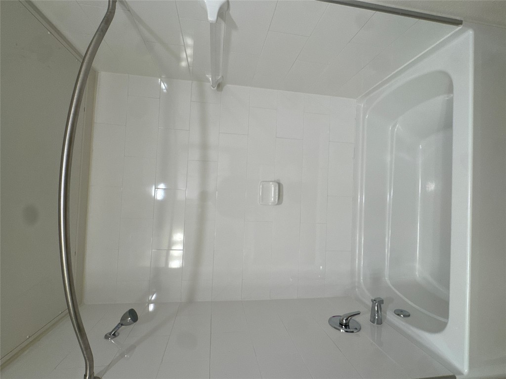 691 Union Chapel Road, Unit C1 Cedar Creek, TX 78612 - Photo 18 of 35 Full bath with bathtub / shower combination