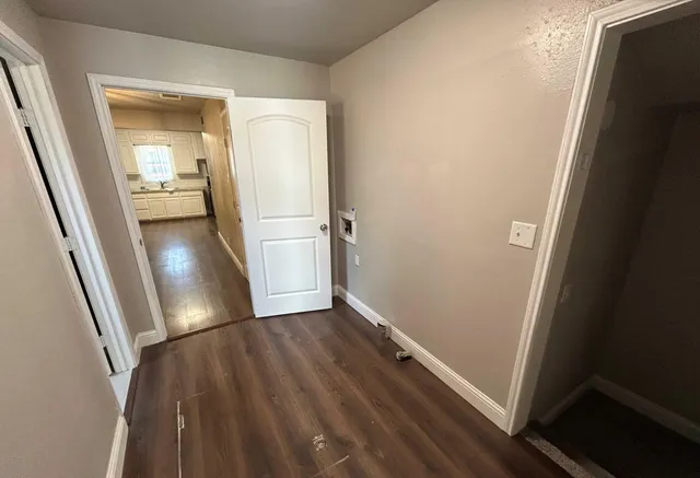 a view of a pathway of a house