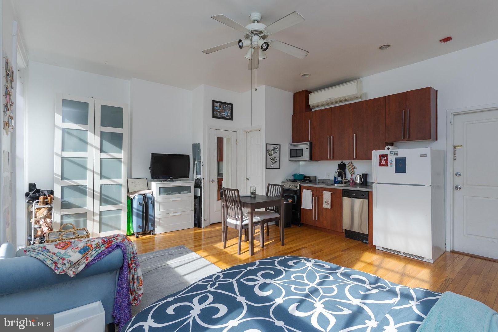 711-00 Walnut Street, Unit 2F Philadelphia, PA 19106 - Photo 3 of 10