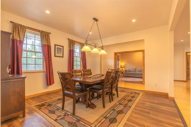 $760,000 | 20701 West South Bank Road, Nine Mile Falls, WA 99026