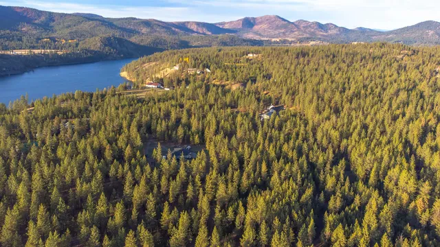 $760,000 | 20701 West South Bank Road, Nine Mile Falls, WA 99026