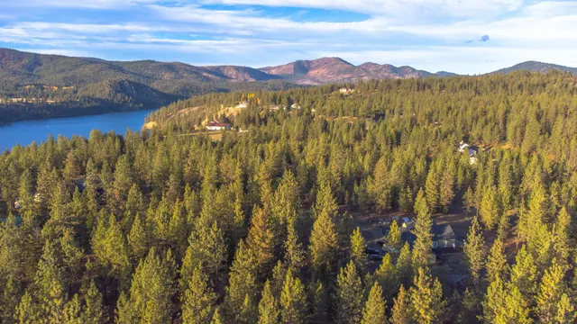 $760,000 | 20701 West South Bank Road, Nine Mile Falls, WA 99026