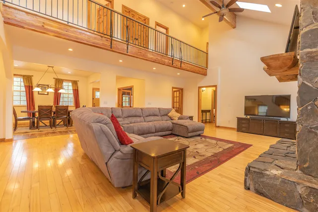 $760,000 | 20701 West South Bank Road, Nine Mile Falls, WA 99026