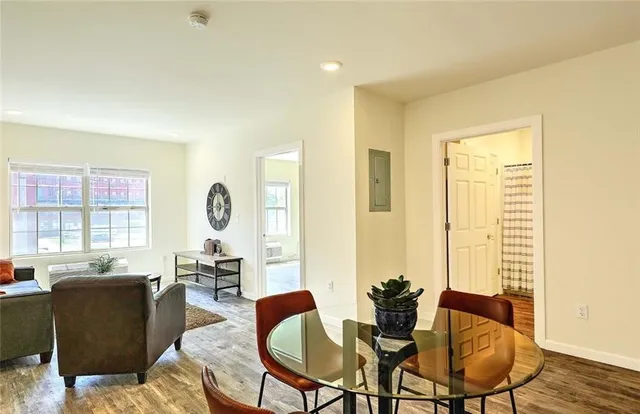 $2,400 | 327 Pine Street, Unit 2022, Pawtucket, RI 02860