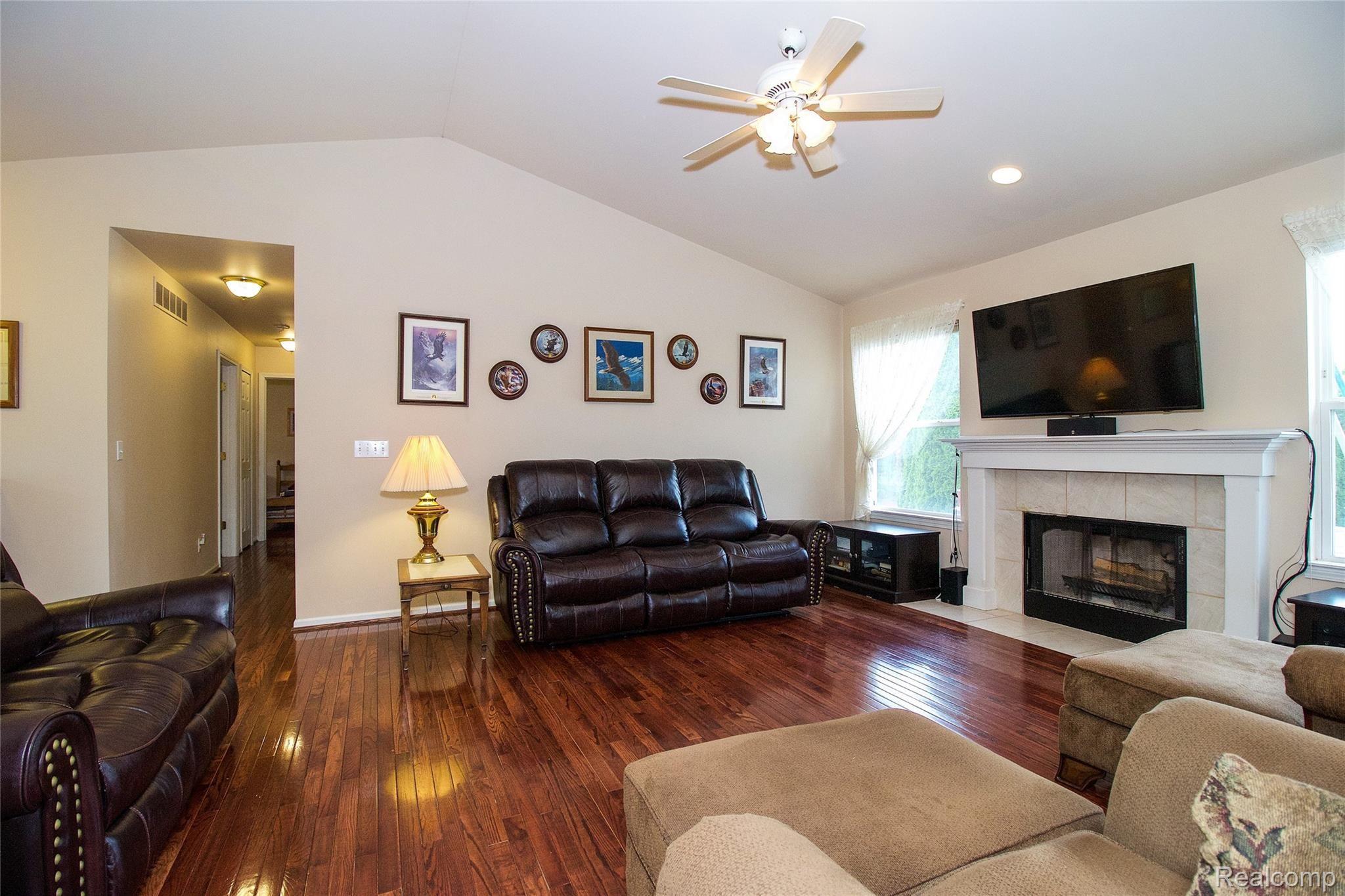 2552 Swarthout Road Pinckney, MI 48169 - Photo 10 of 50 Great room