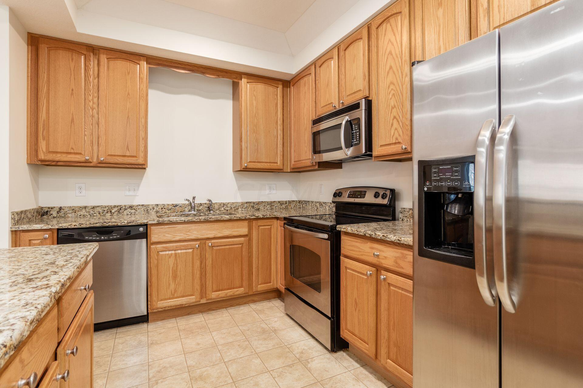 7965 Ravine Run Lane Columbus, OH 43235 - Photo 12 of 31 Kitchen