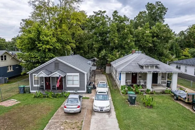 a view of a car park in front of house