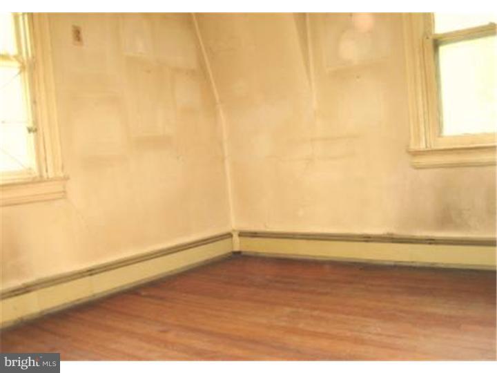 2012 Riverside Drive Trenton, NJ 08618 - Photo 10 of 14 Bedroom 3