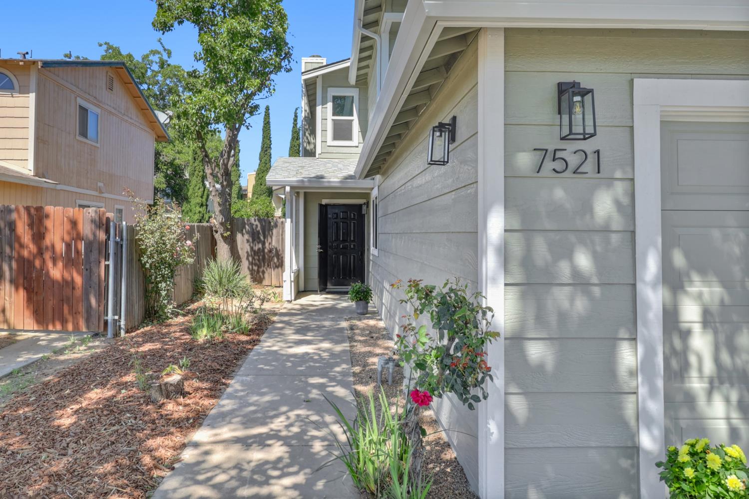 7521 Delta Pointe Way Sacramento, CA 95823 - Photo 4 of 48