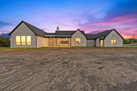 $1,099,990 | 501 Rawhide Lane, Florence, TX 76527