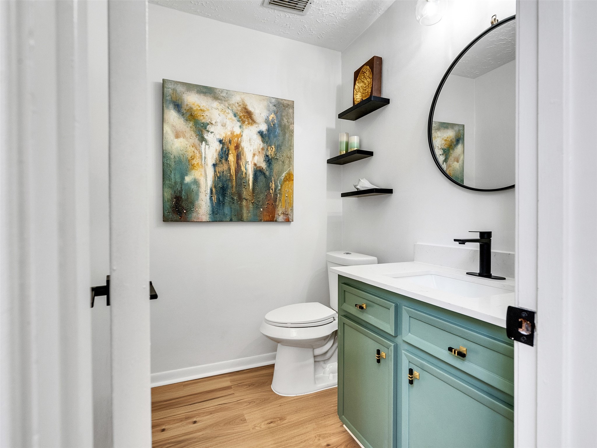 6510 Knollview Drive Spring, TX 77389 - Photo 11 of 43 a bathroom with a toilet a sink and a mirror