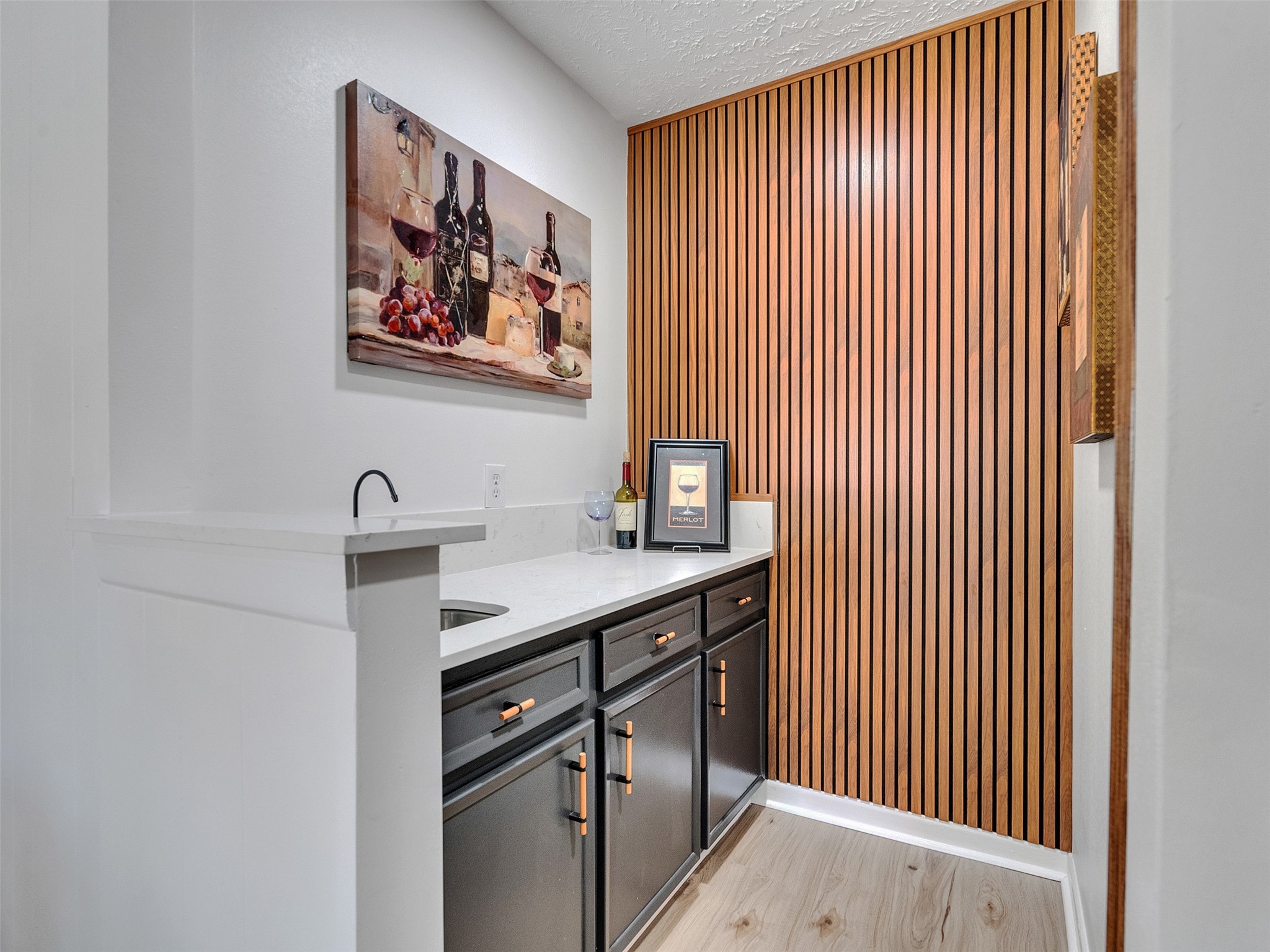 6510 Knollview Drive Spring, TX 77389 - Photo 19 of 43 a view of a bathroom with a sink and a mirror