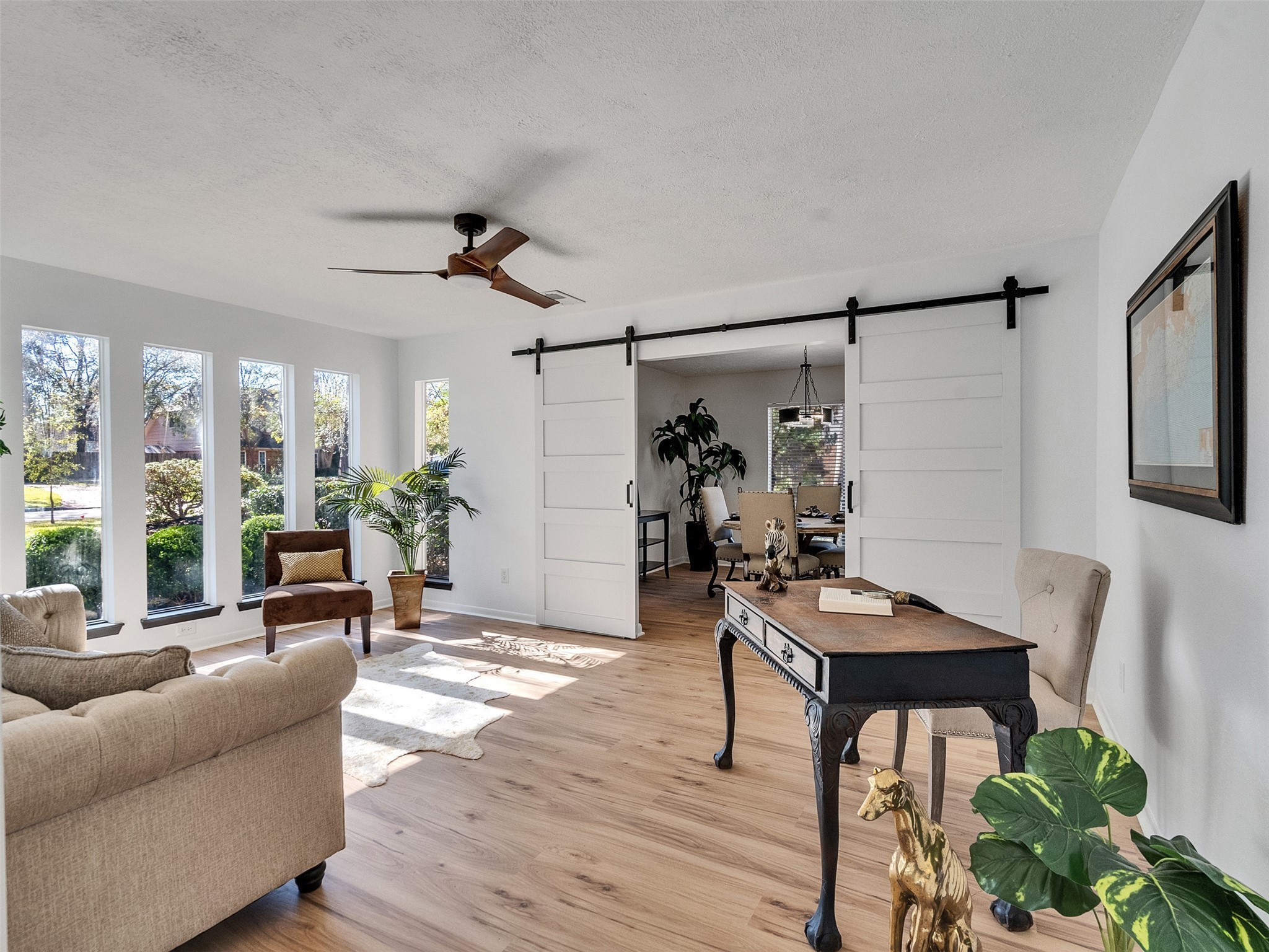6510 Knollview Drive Spring, TX 77389 - Photo 24 of 43 a living room with furniture and a table
