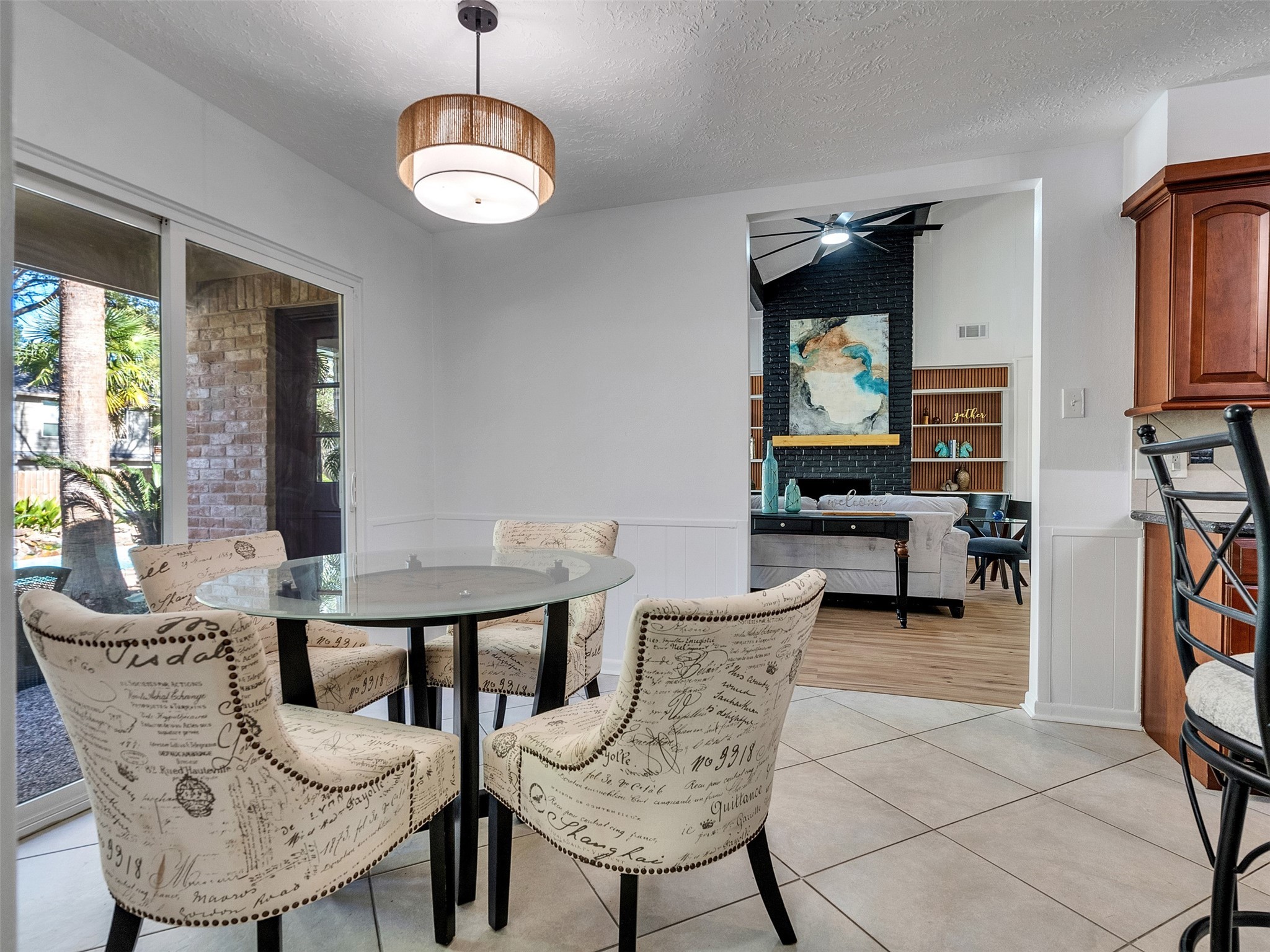 6510 Knollview Drive Spring, TX 77389 - Photo 28 of 43 a view of a livingroom with furniture and a window