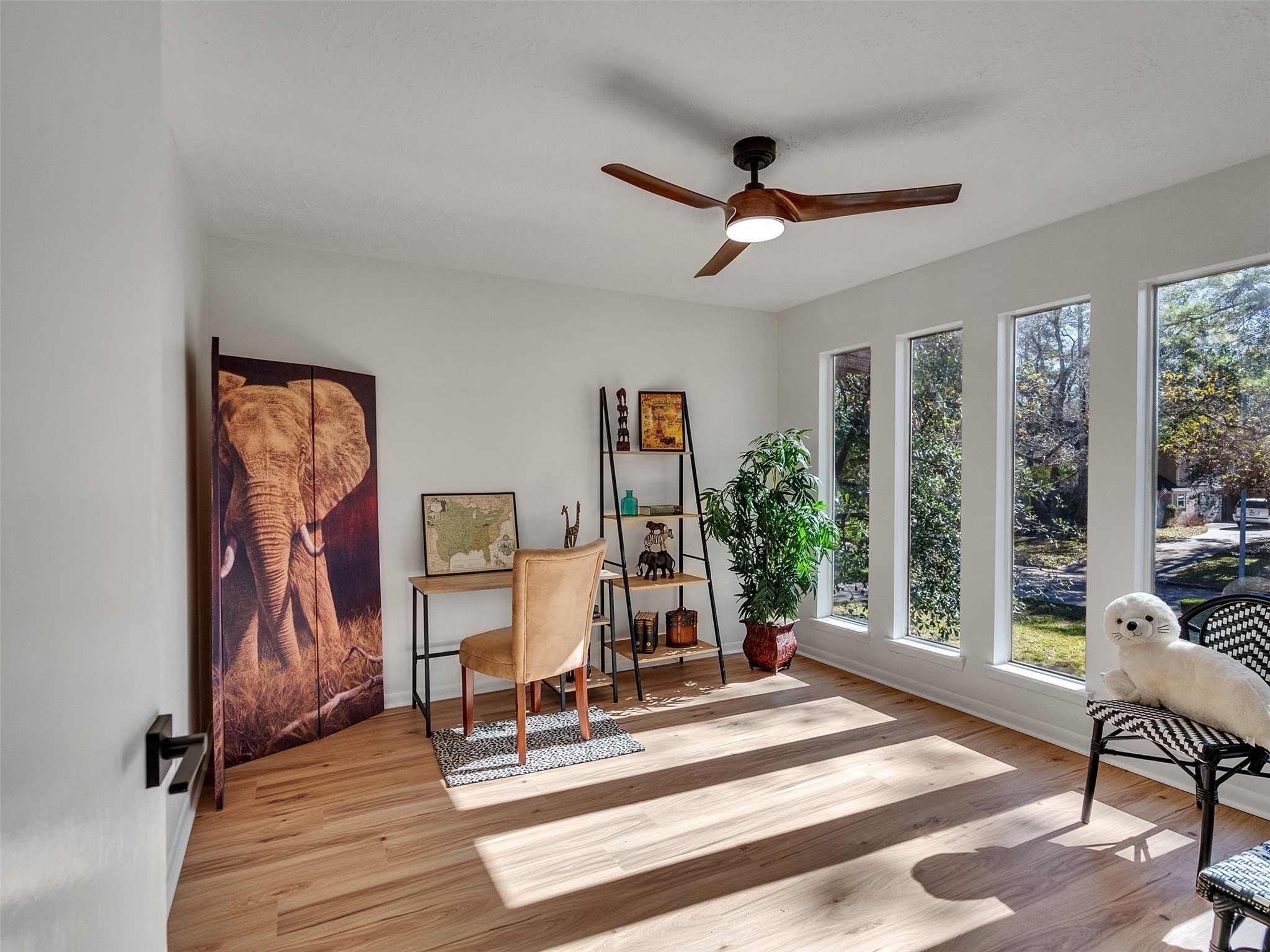 6510 Knollview Drive Spring, TX 77389 - Photo 36 of 43 a view of a livingroom with wooden floor and furniture