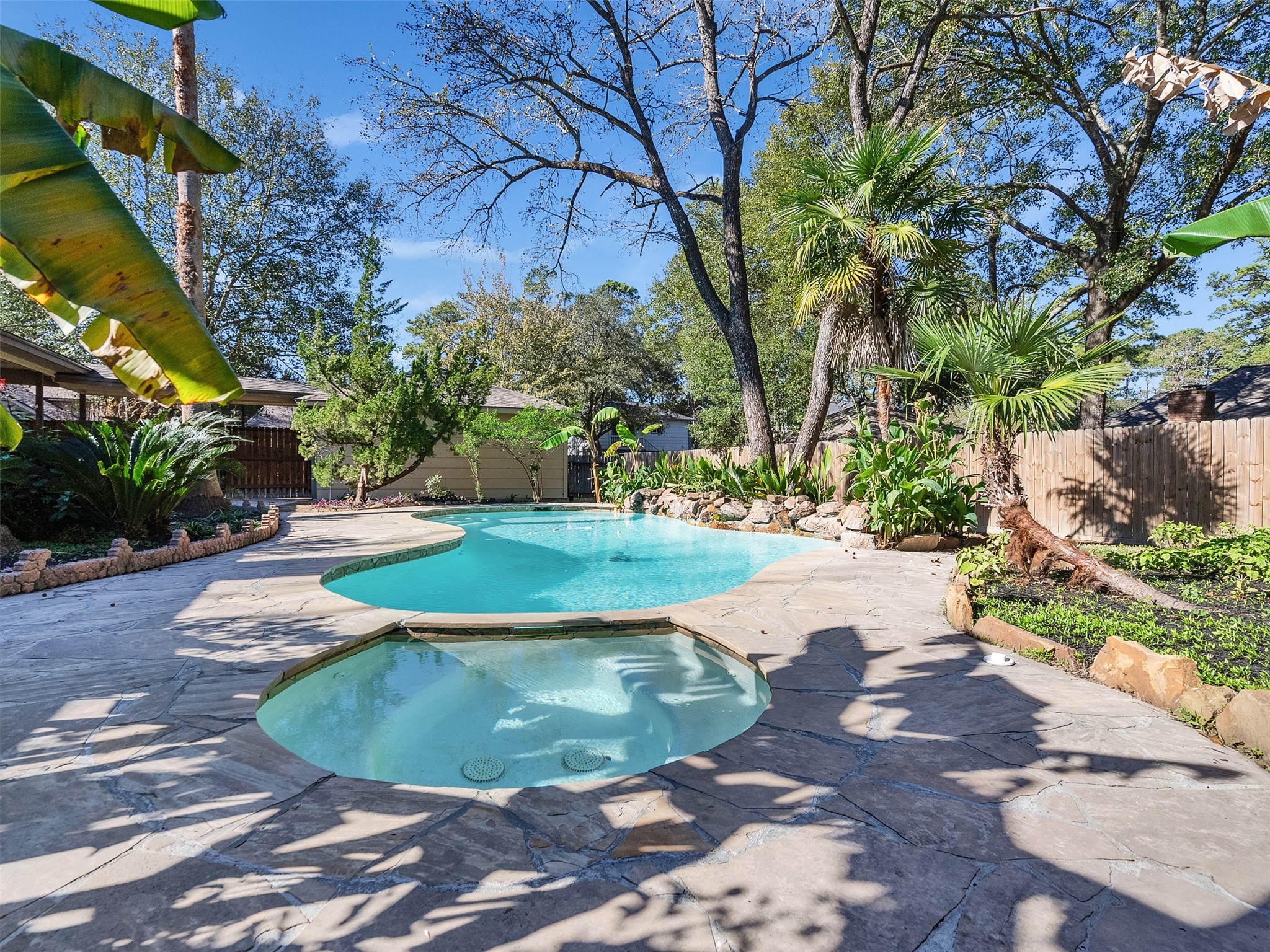 6510 Knollview Drive Spring, TX 77389 - Photo 7 of 43 a view of a swimming pool with a yard