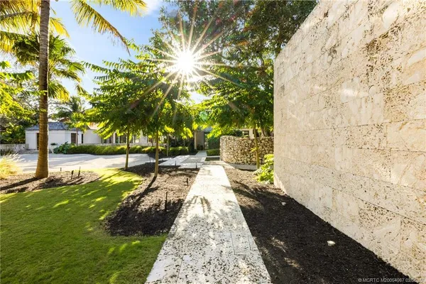 $23,500,000 | 109 South River Road, Stuart, FL 34996