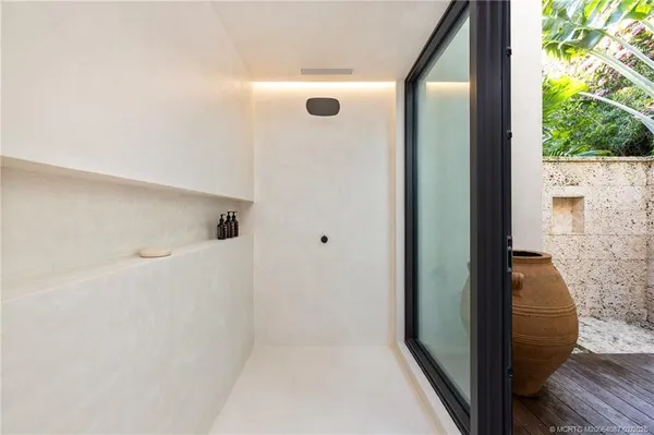 $23,500,000 | 109 South River Road, Stuart, FL 34996