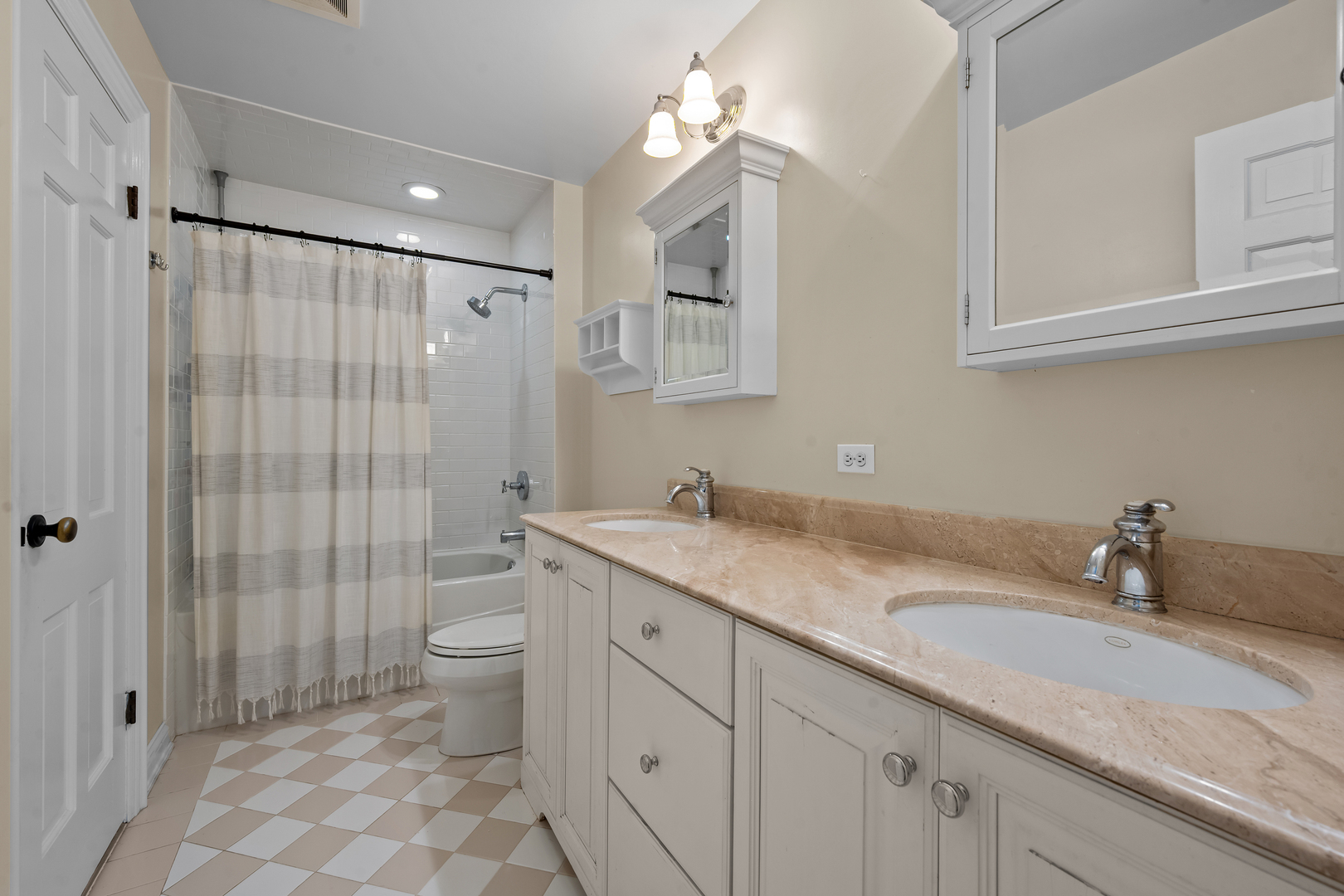 777 Cherokee Road Lake Forest, IL 60045 - Photo 22 of 36 Gallery Image 22