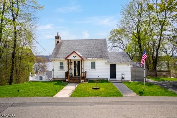 $520,000 | 6 Lakeview Terrace, Stanhope, NJ 07874