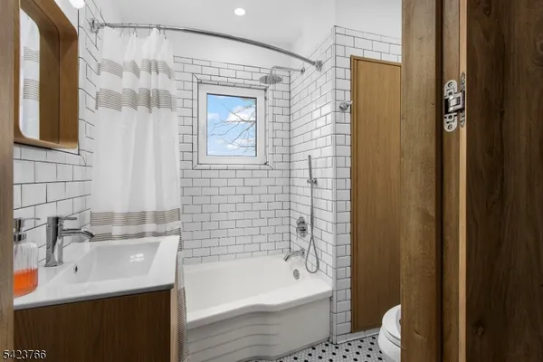 $520,000 | 6 Lakeview Terrace, Stanhope, NJ 07874