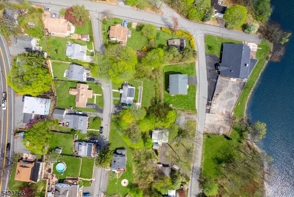 $520,000 | 6 Lakeview Terrace, Stanhope, NJ 07874