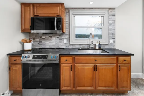 $520,000 | 6 Lakeview Terrace, Stanhope, NJ 07874