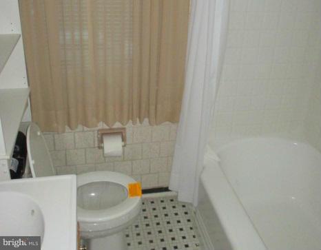 7525 Lawrence Road Baltimore, MD 21222 - Photo 4 of 9 Bath