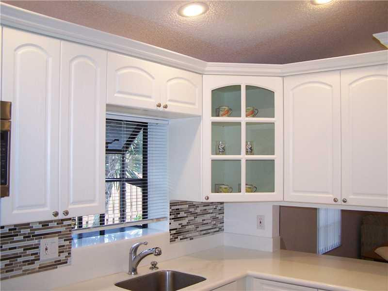 8102 Springtree Road, Unit A Boca Raton, FL 33496 - Photo 3 of 19 Kitchen