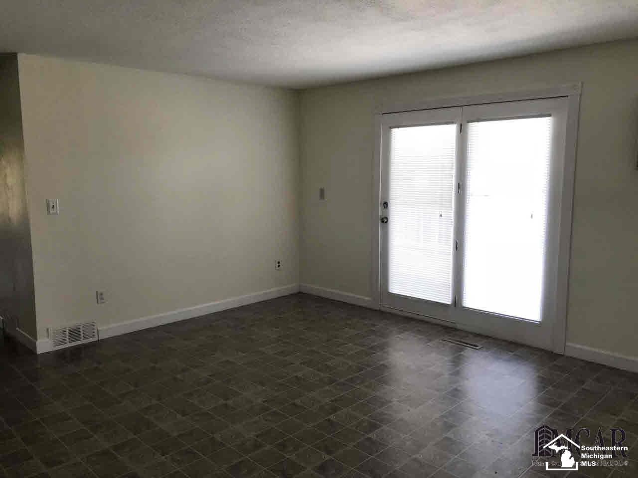 5190 Williams Road Newport, MI 48166 - Photo 6 of 28 21379616-5.JPG