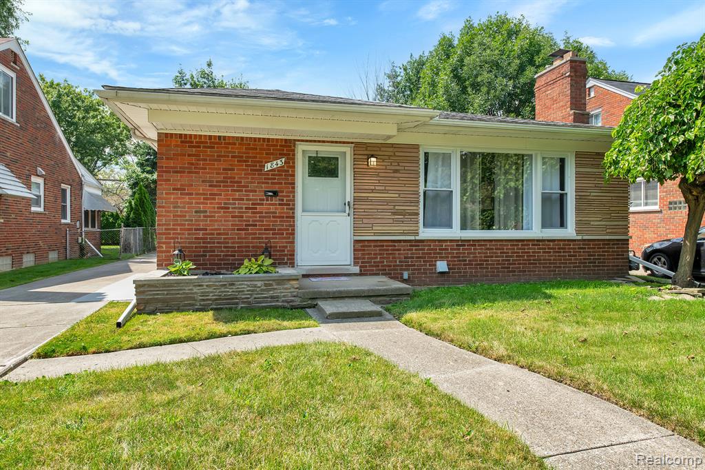 1843 Newcastle Road Grosse Pointe, MI 48236 - Photo 2 of 29