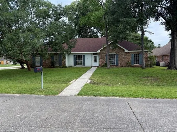 $2,200 | 385 Sioux Drive, Abita Springs, LA 70420