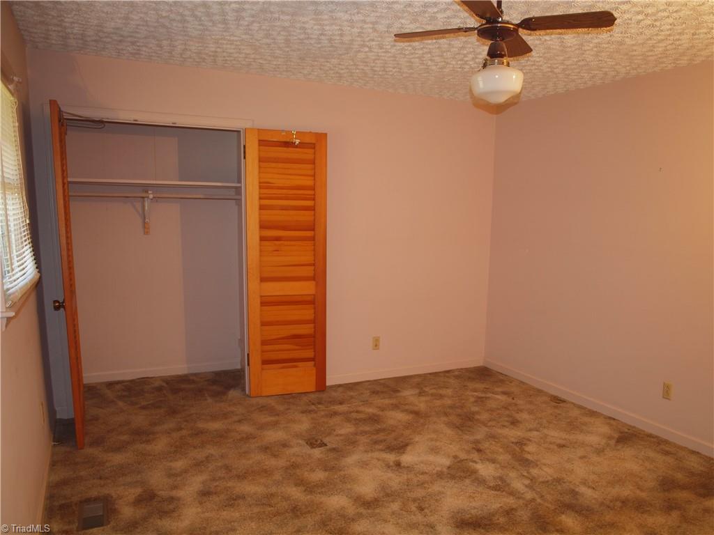 206 Oak Leaf Road Asheboro, NC 27205 - Photo 12 of 30 Master BR.JPG