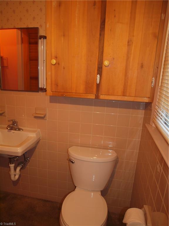 206 Oak Leaf Road Asheboro, NC 27205 - Photo 14 of 30 Half Bath