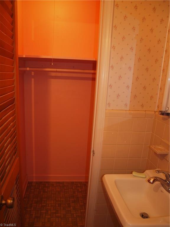 206 Oak Leaf Road Asheboro, NC 27205 - Photo 15 of 30 Half Bath closet - potential shower