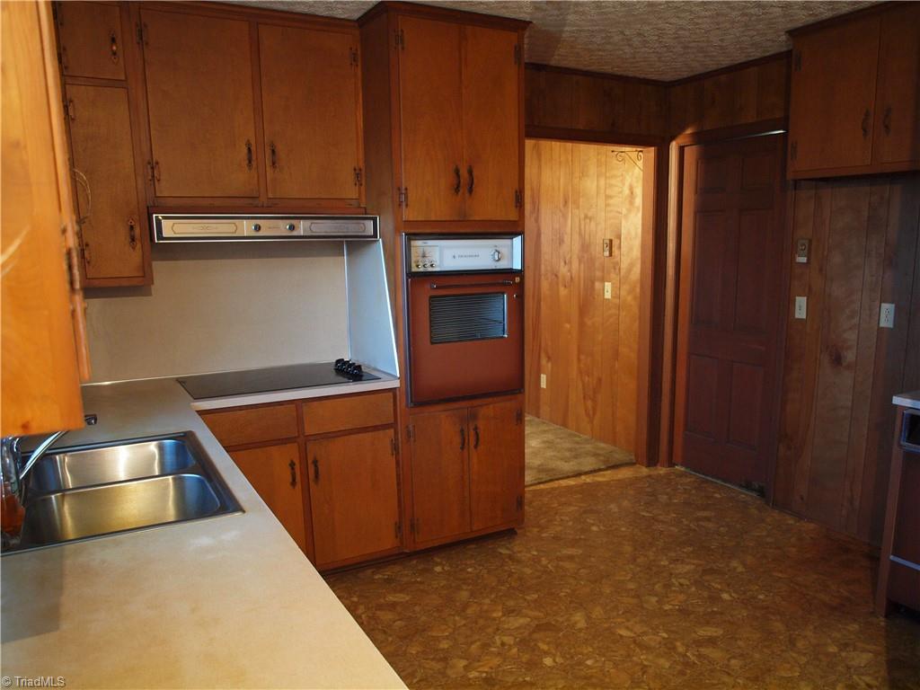 206 Oak Leaf Road Asheboro, NC 27205 - Photo 2 of 30 Kitchen - 1