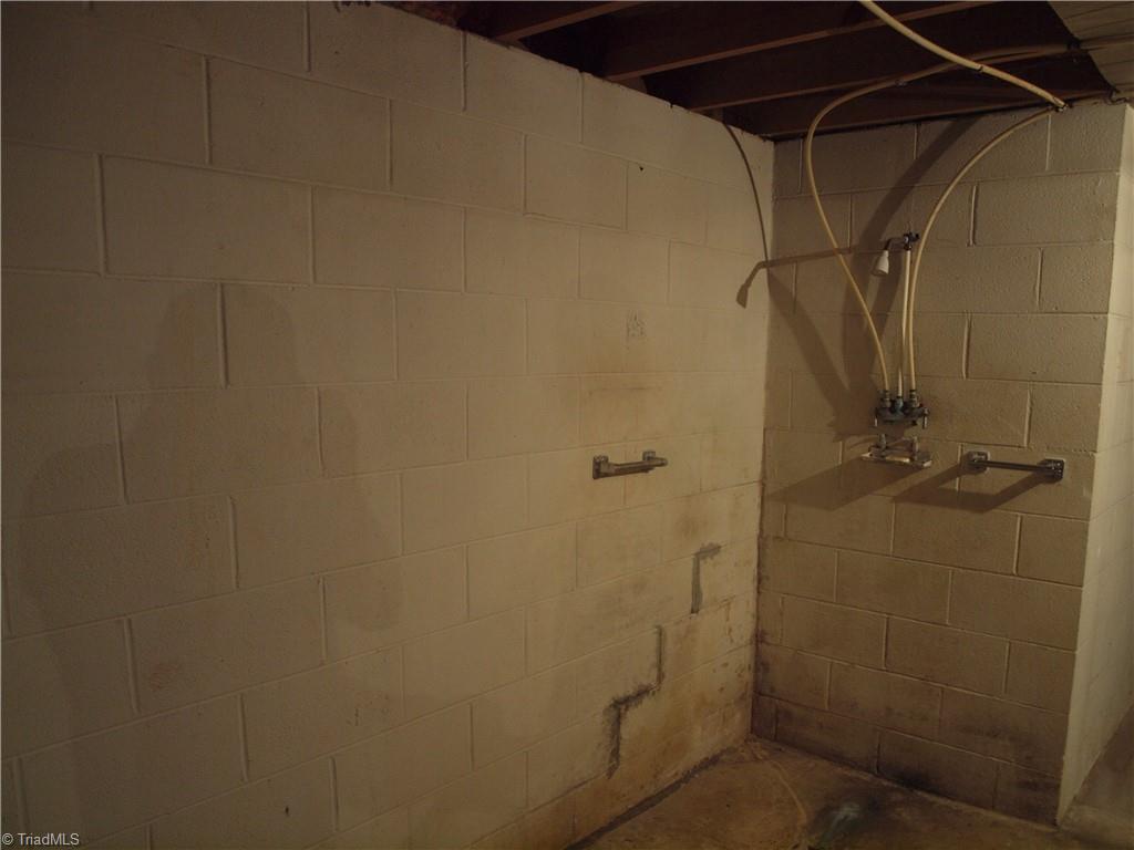 206 Oak Leaf Road Asheboro, NC 27205 - Photo 21 of 30 Open Shower - Basement